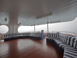 Зона отдыха на палубе теплохода Империя